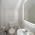 度假居 Charming 2-bed House - 15 Mins Drive To Centre