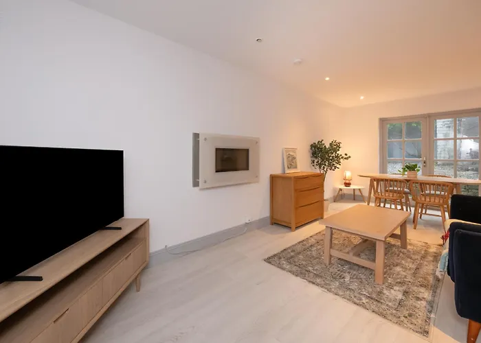 Charming 2-bed House - 15 Mins Drive To Centre קורק