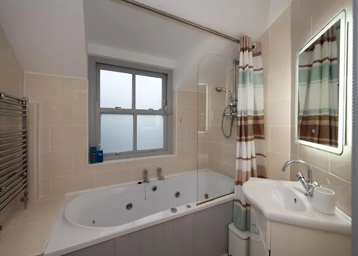 Charming 2-bed House - 15 Mins Drive To Centre קורק